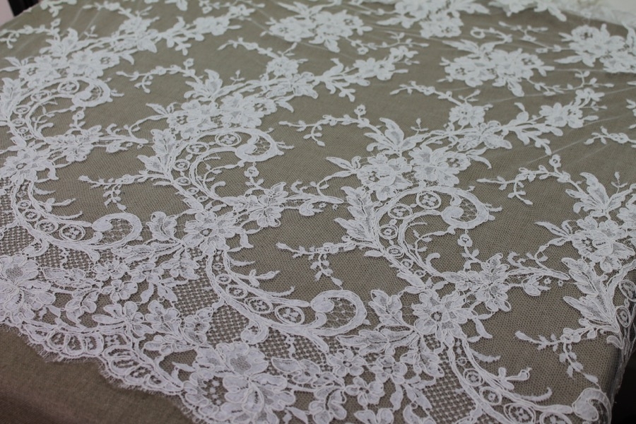OUT OF STOCK - Corded Leavers Lace - Scroll Border - Ivory Single Scallop
