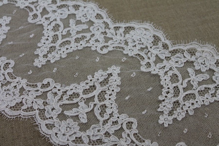 Arch Scallop Corded Lace Trim - Ivory