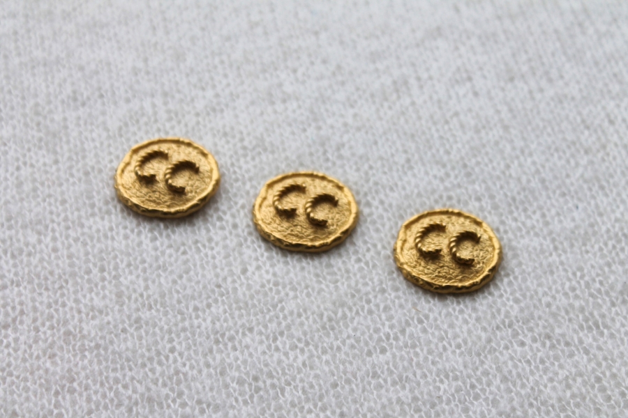 Metal Rope Design Button in Gold.