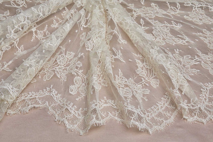 NEW BRIDAL - Flower Chain Chantilly Lace - Cream / Ecru Double Scallop
