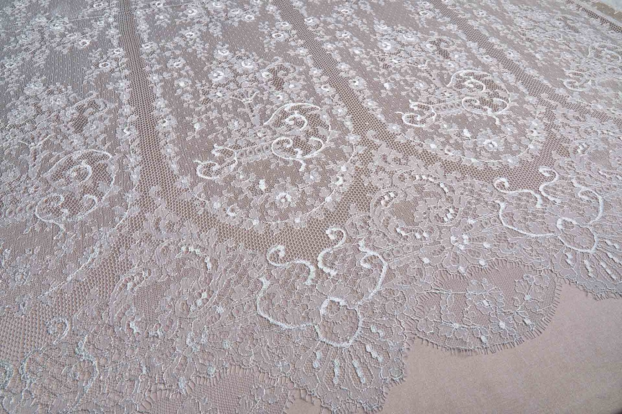 NEW BRIDAL - Antique Style Floral Chantilly Lace - Ivory 