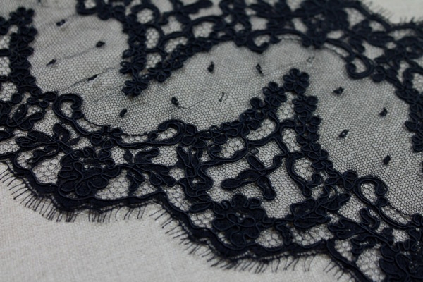 Arch Scallop Corded Lace Trim - Black