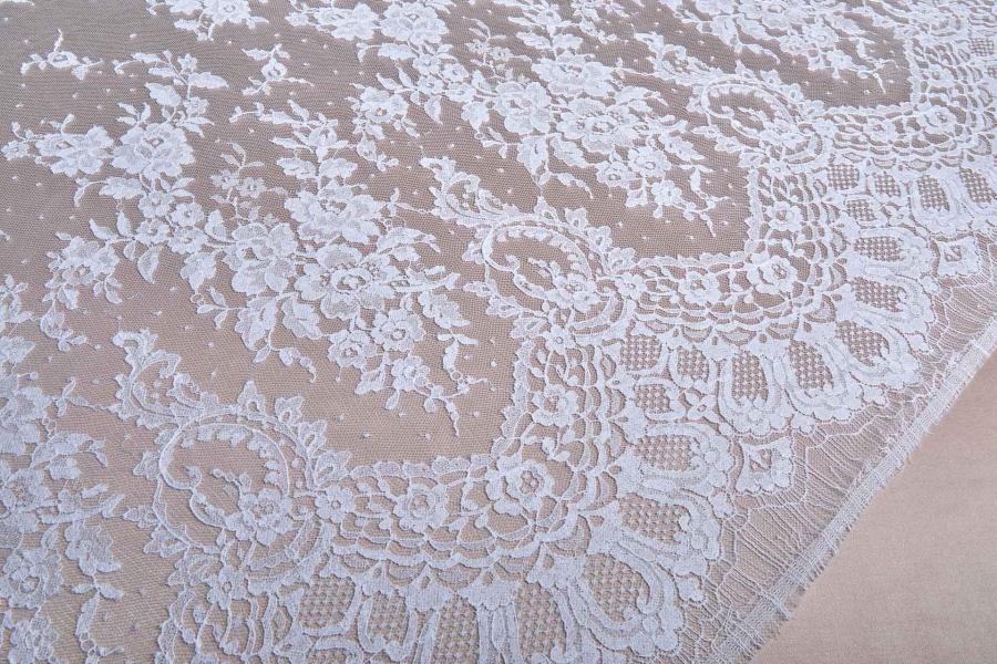 NEW BRIDAL - Classic Rose Spray Leavers Lace - White