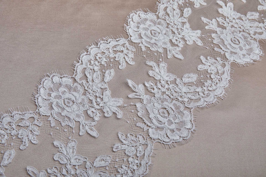 NEW BRIDAL - Corded Lace Trim - Ivory