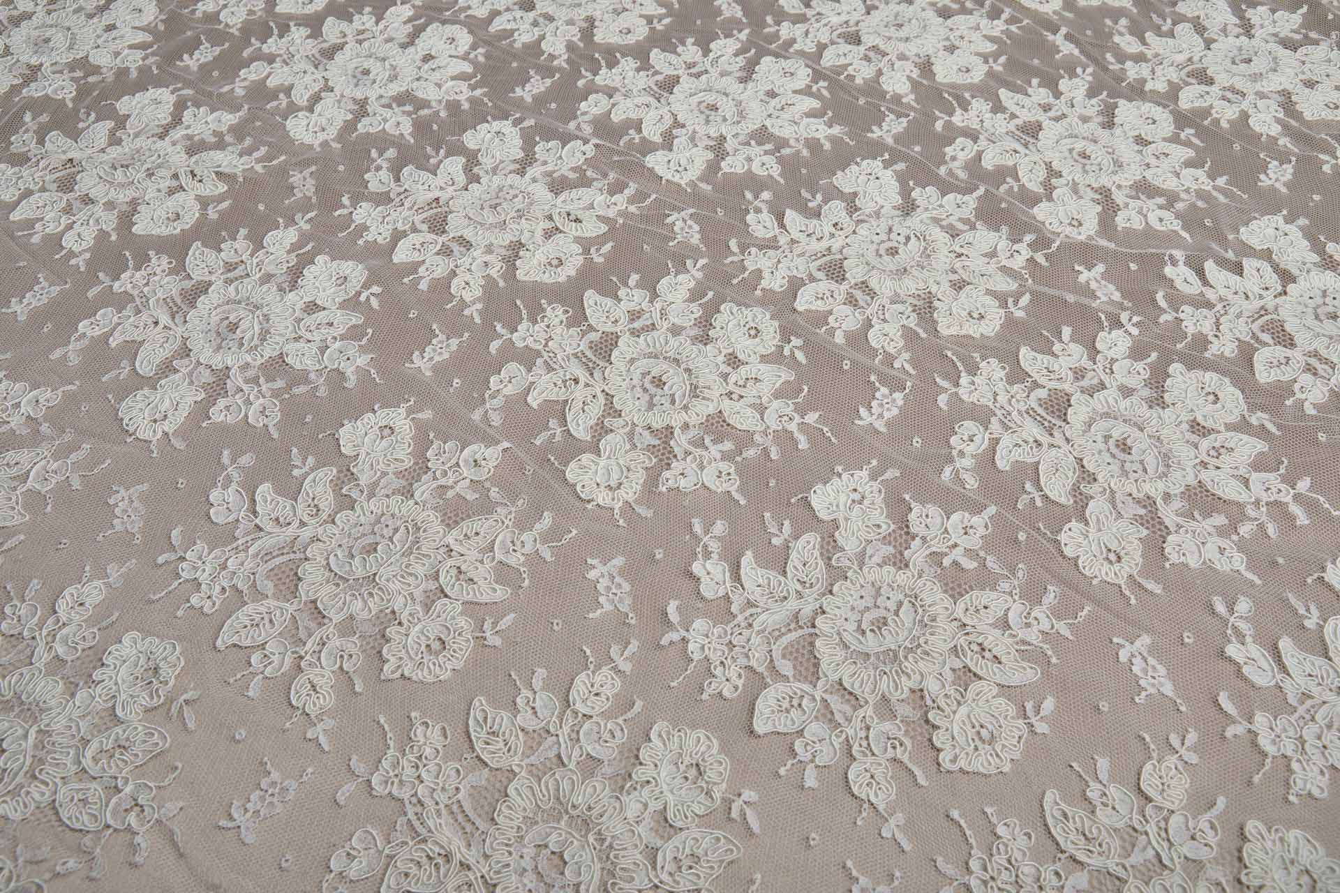 Corded Leavers Lace Rose Bunches - Vanilla fabric, image 4 of 14