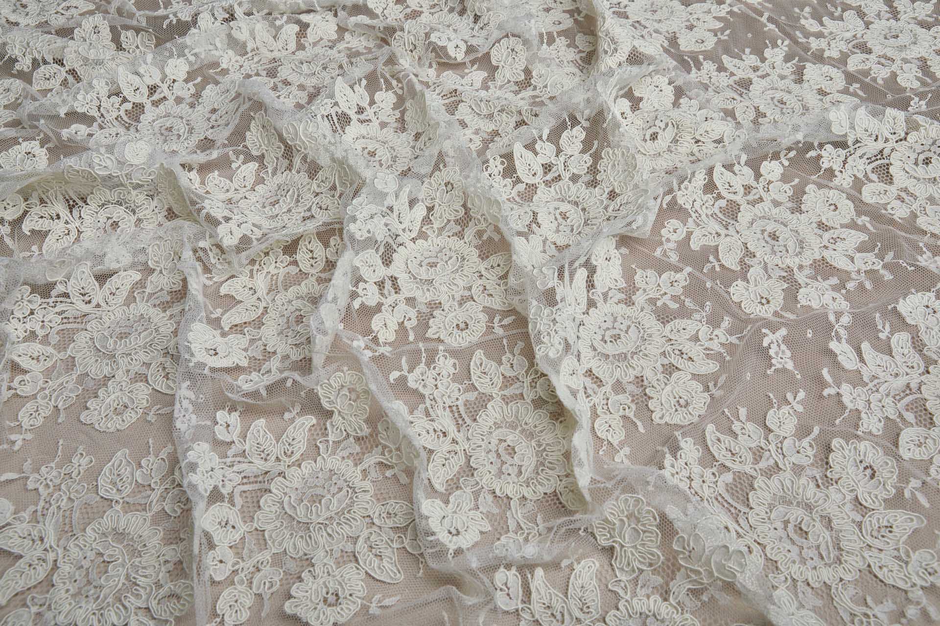 Corded Leavers Lace Rose Bunches - Vanilla fabric, image 5 of 14