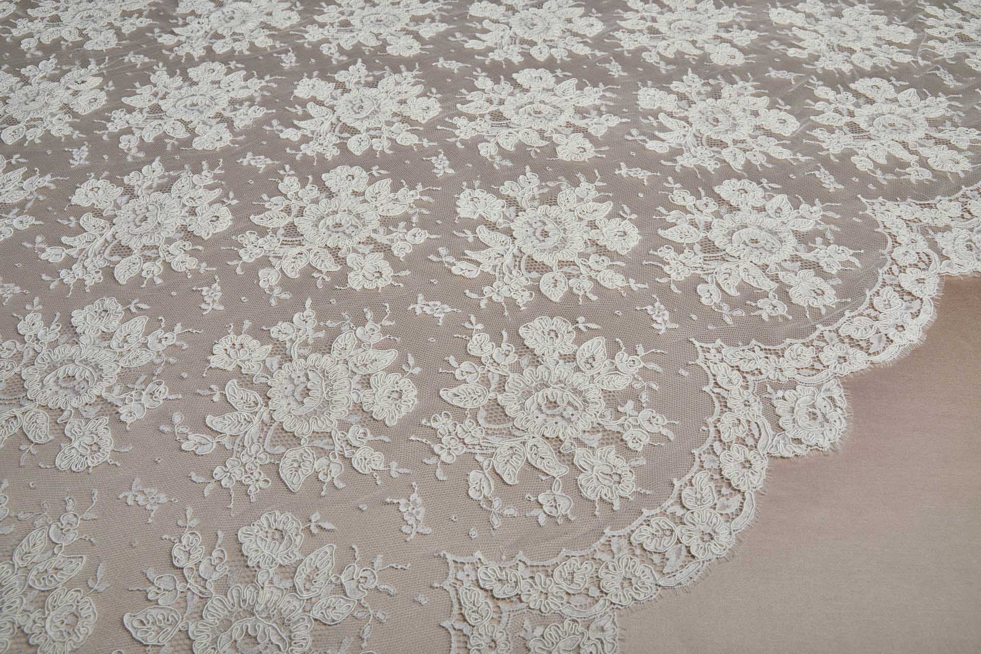 Corded Leavers Lace Rose Bunches - Vanilla fabric, image 6 of 14