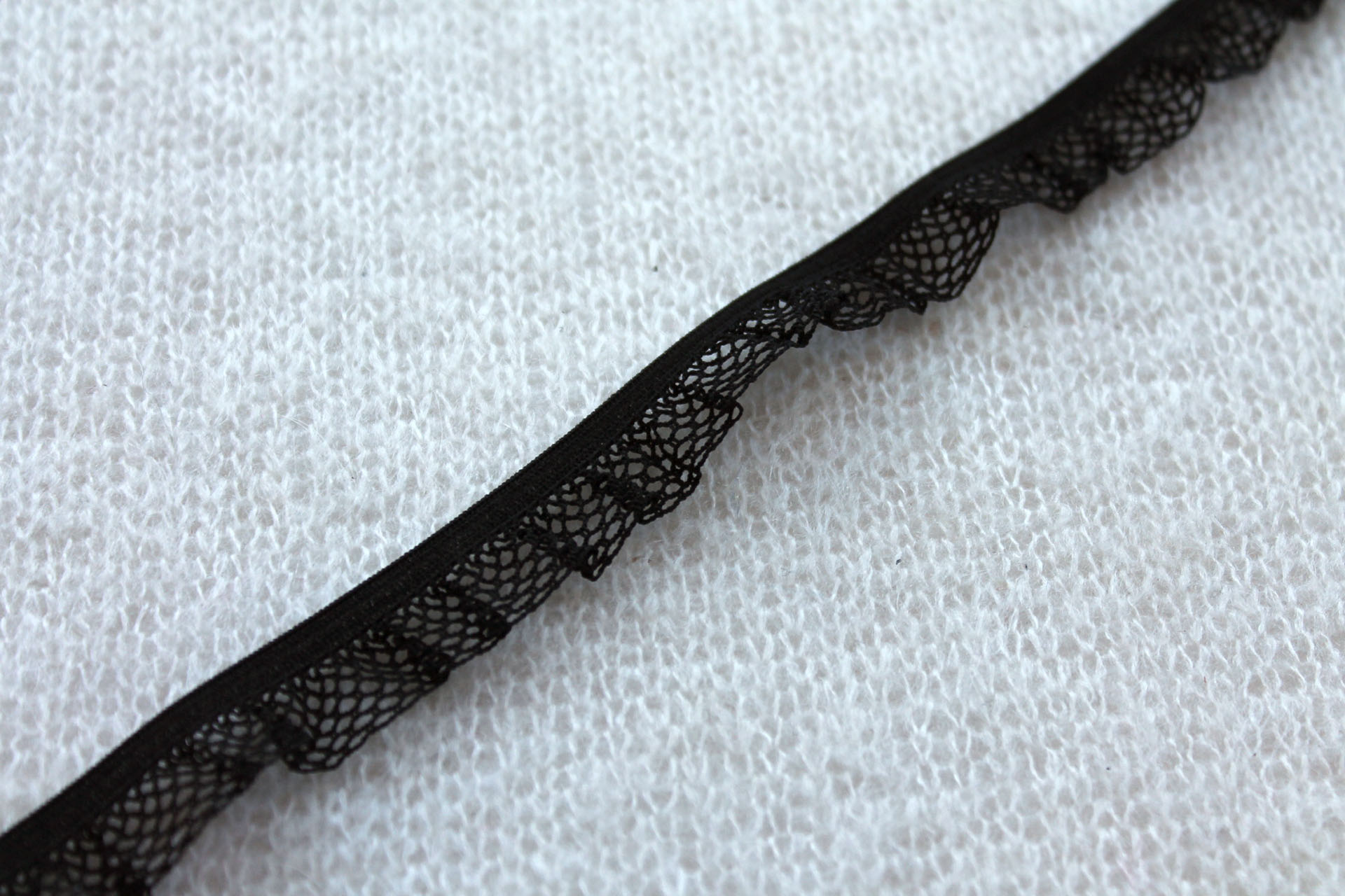 Frill Elastic - Black 15mm trim, image 3 of 5