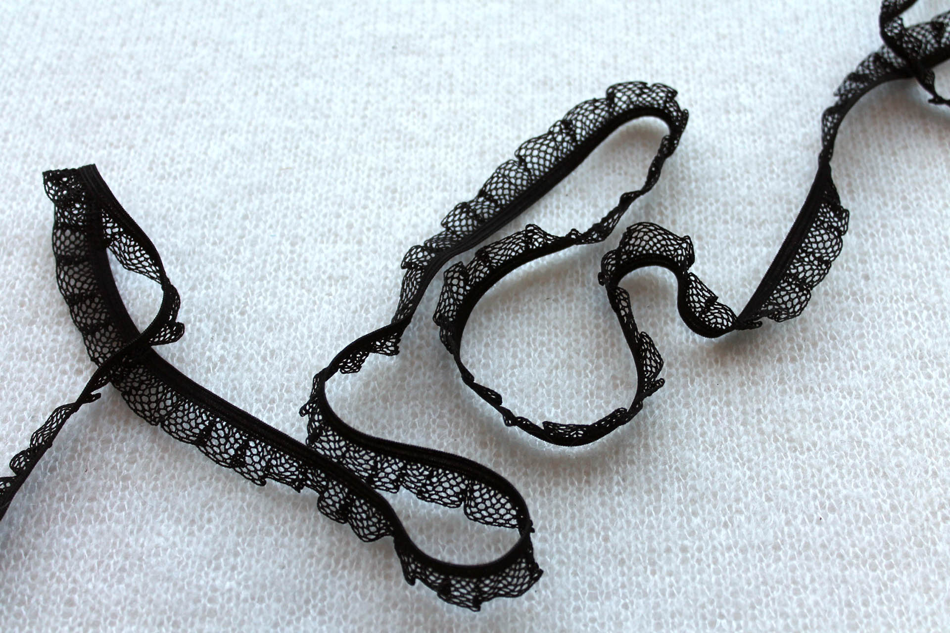 Frill Elastic - Black 15mm - 10m BUNDLE trim, image 5 of 5