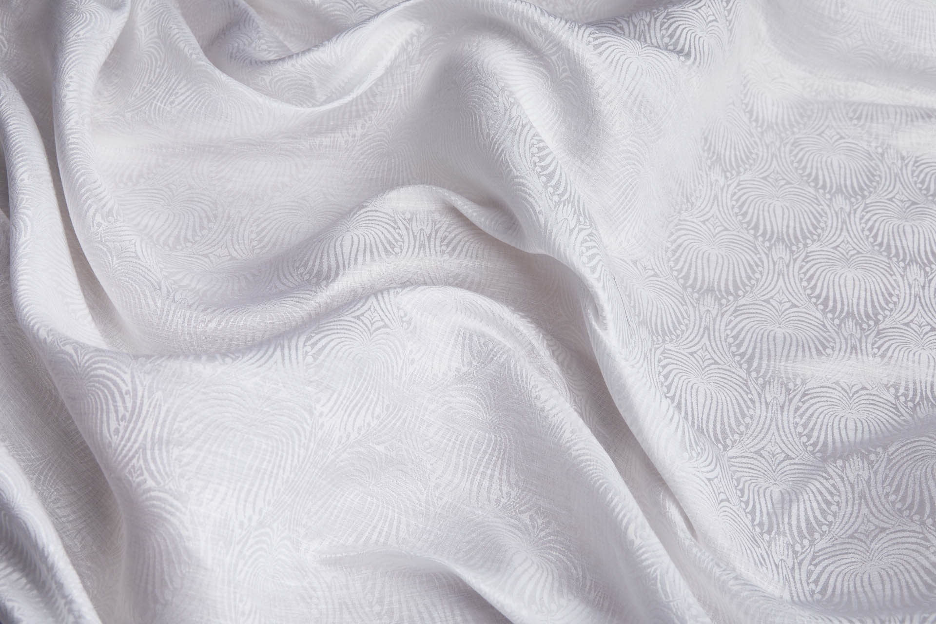 Large Pattern Silk and Linen Jacquard in White / Ivory fabric