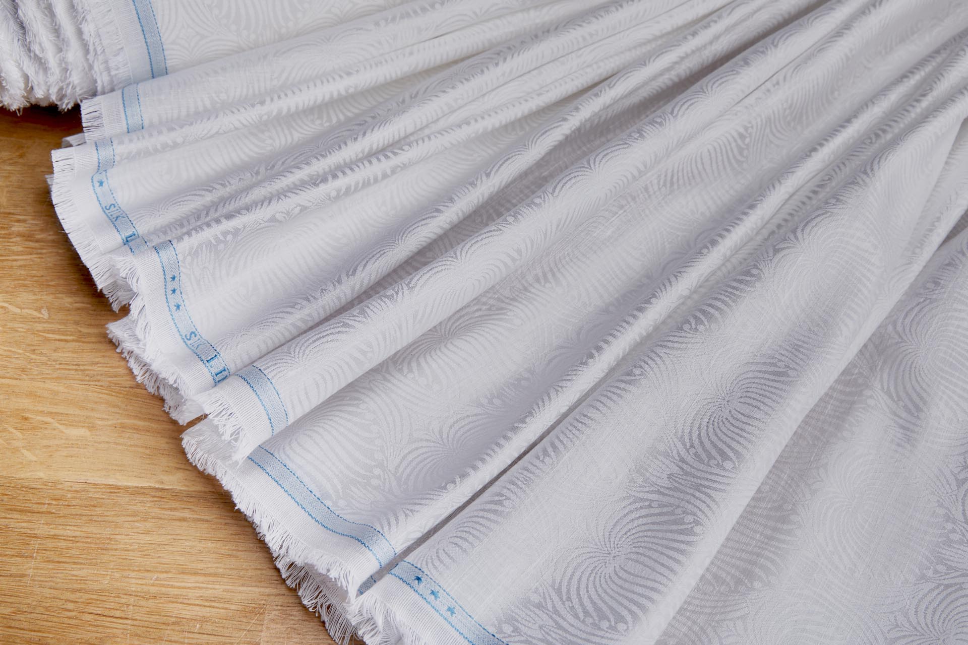 Large Pattern Silk and Linen Jacquard in White / Ivory fabric, image 4 of 7