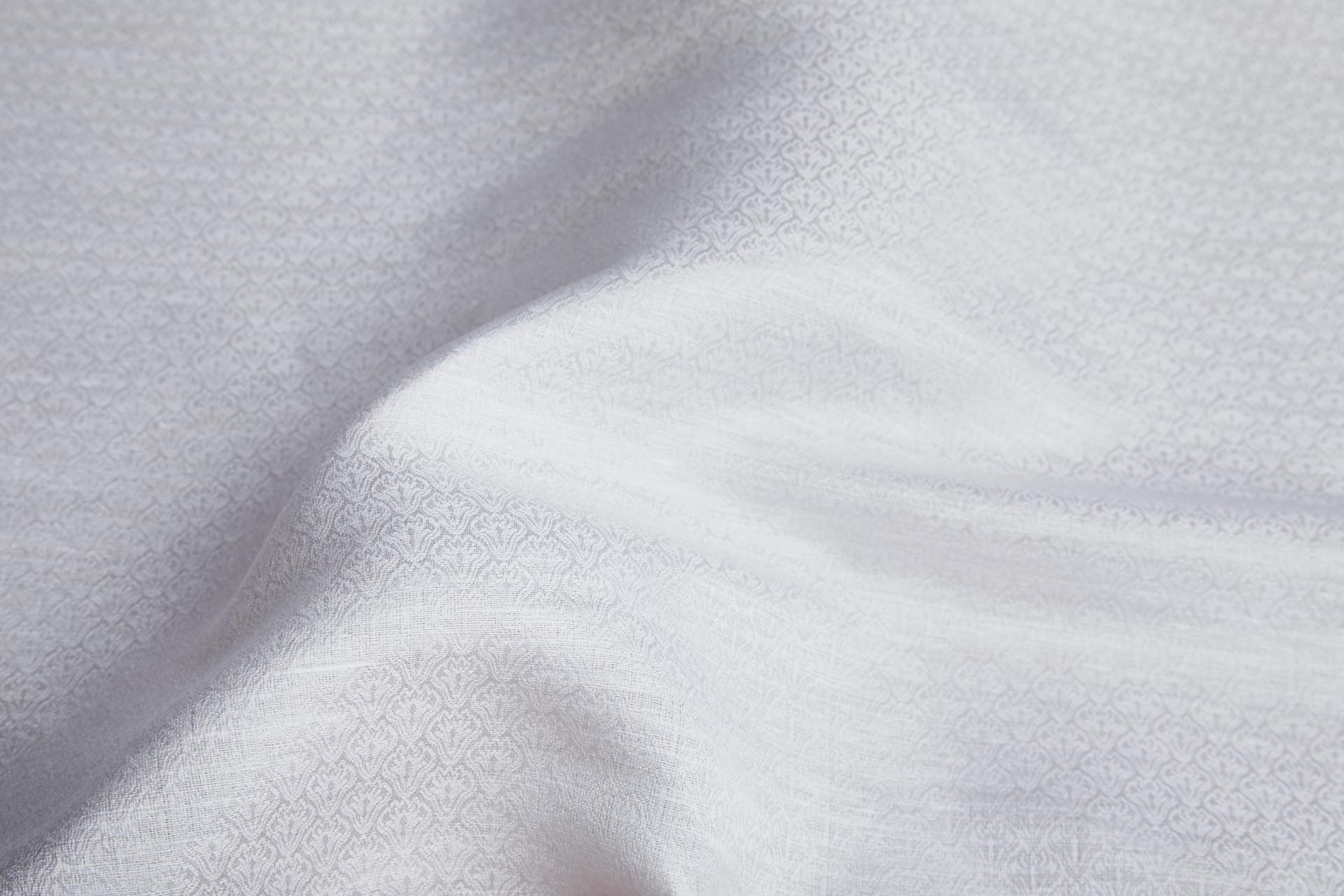 Small Pattern Silk and Linen Jacquard in Ivory fabric