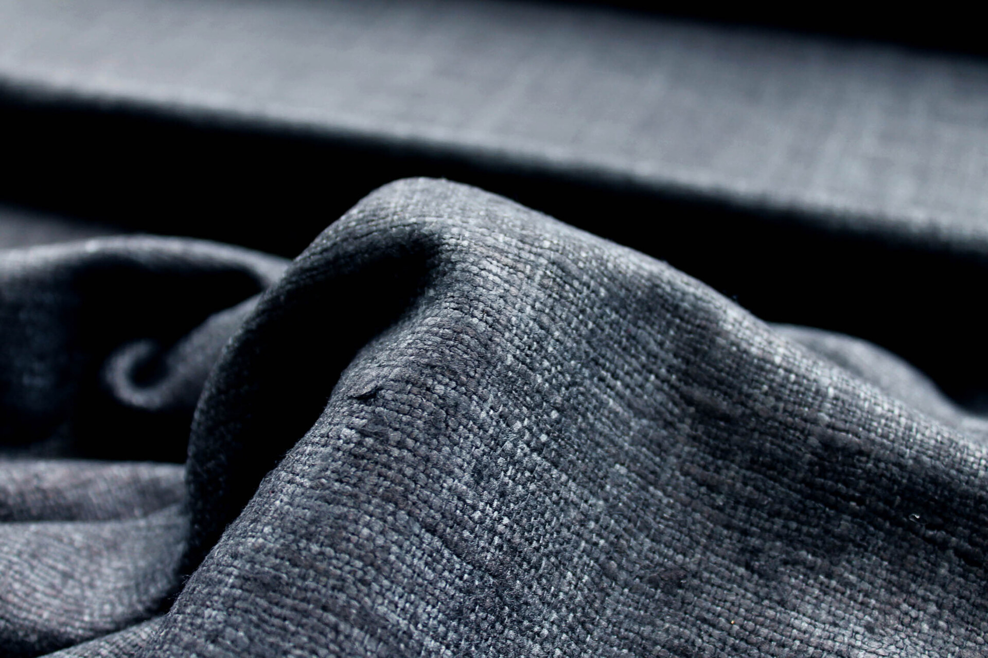 Chunky Silk Matka - Charcoal fabric, image 5 of 6