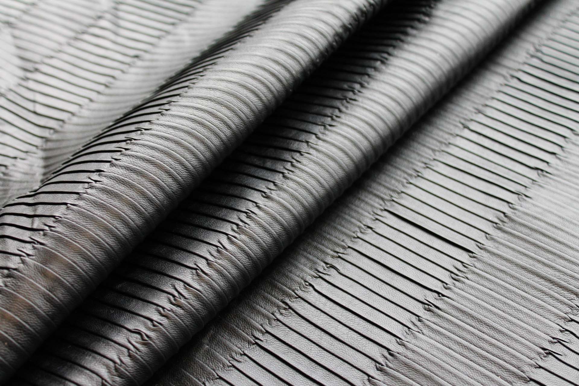 Pleated Backed Glove Leatherette - Black fabric