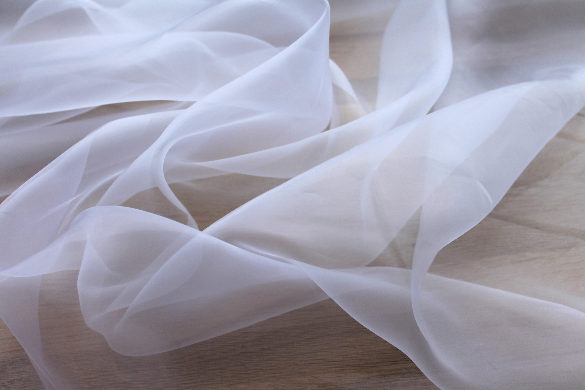 Polyester "Glass" Organza - White fabric, image 2 of 5