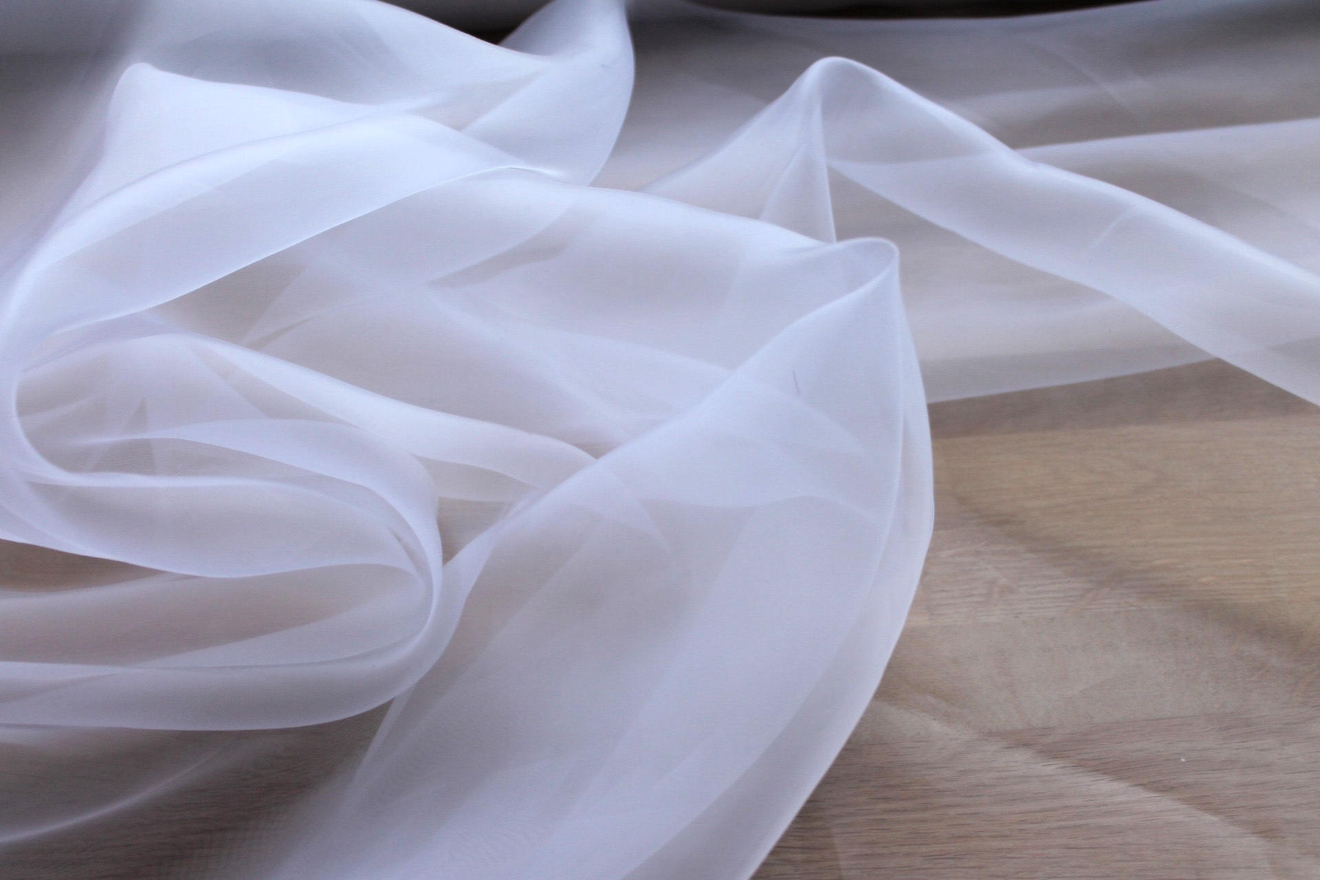 Polyester "Glass" Organza - White fabric, image 4 of 5