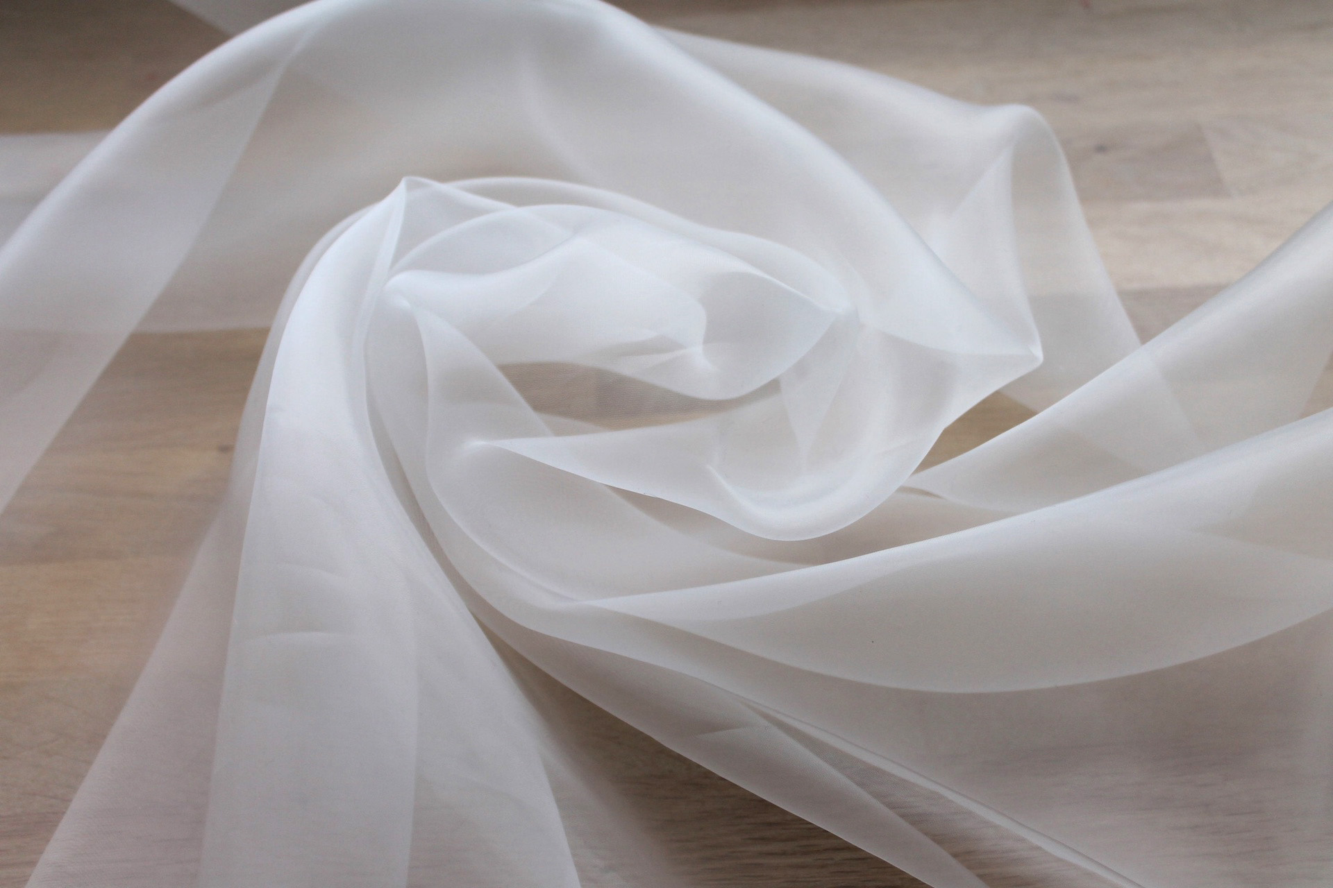 Polyester "Glass" Organza - Ivory fabric, image 4 of 5