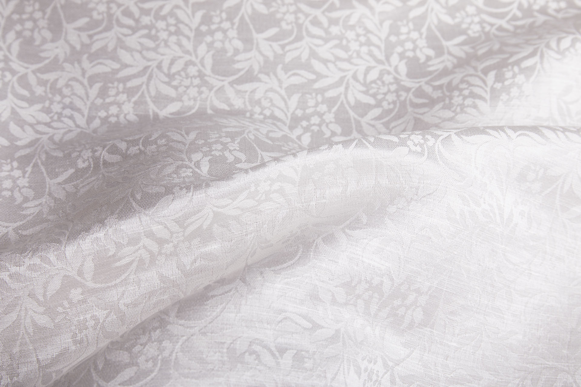 Willow Pattern Silk and Linen Jacquard in Ivory fabric, image 3 of 10