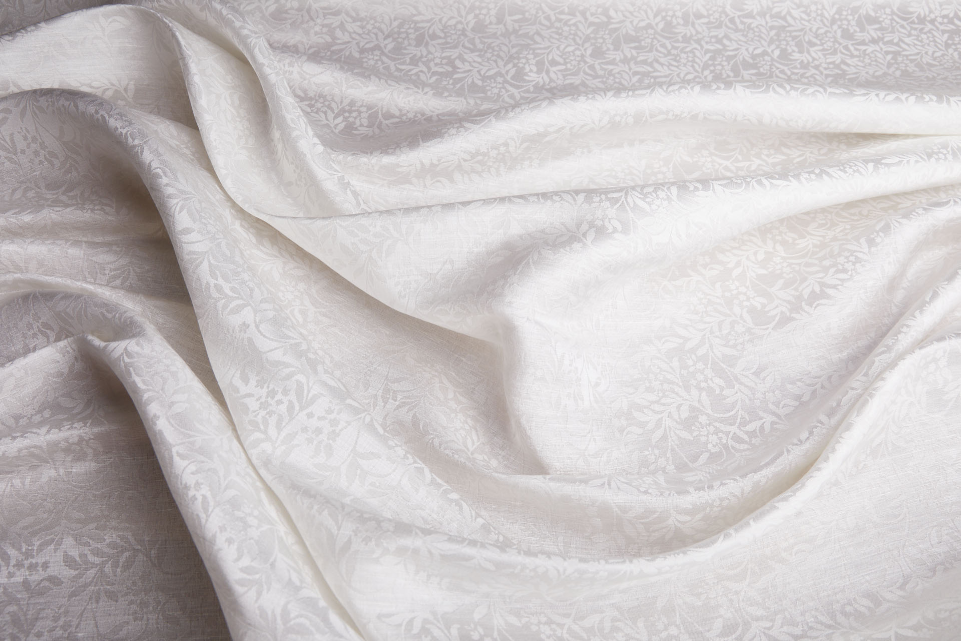 Willow Pattern Silk and Linen Jacquard in Ivory fabric, image 5 of 10