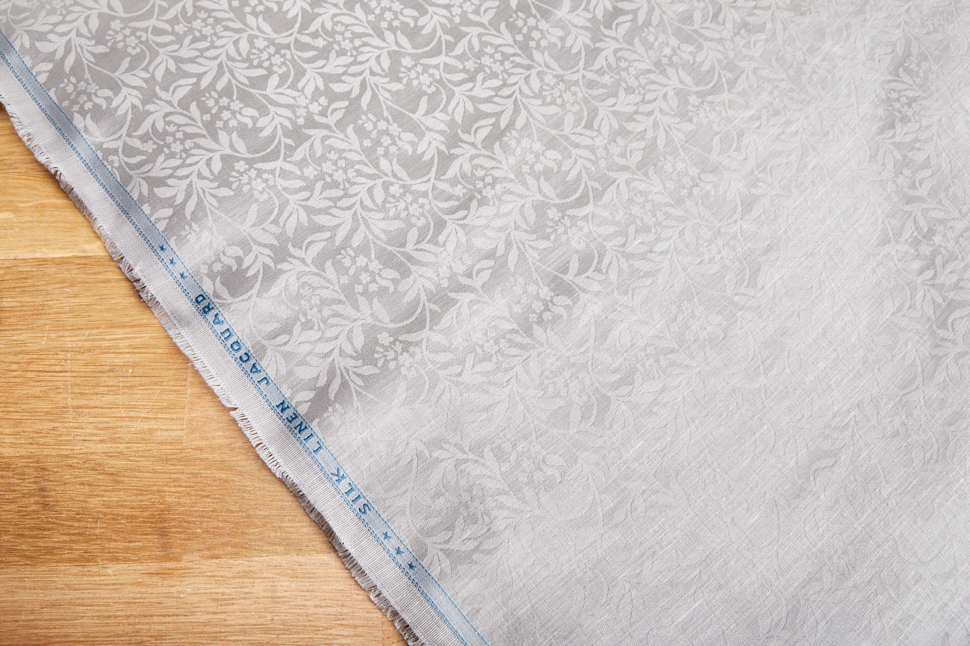 Willow Pattern Silk and Linen Jacquard in Ivory fabric, image 7 of 10
