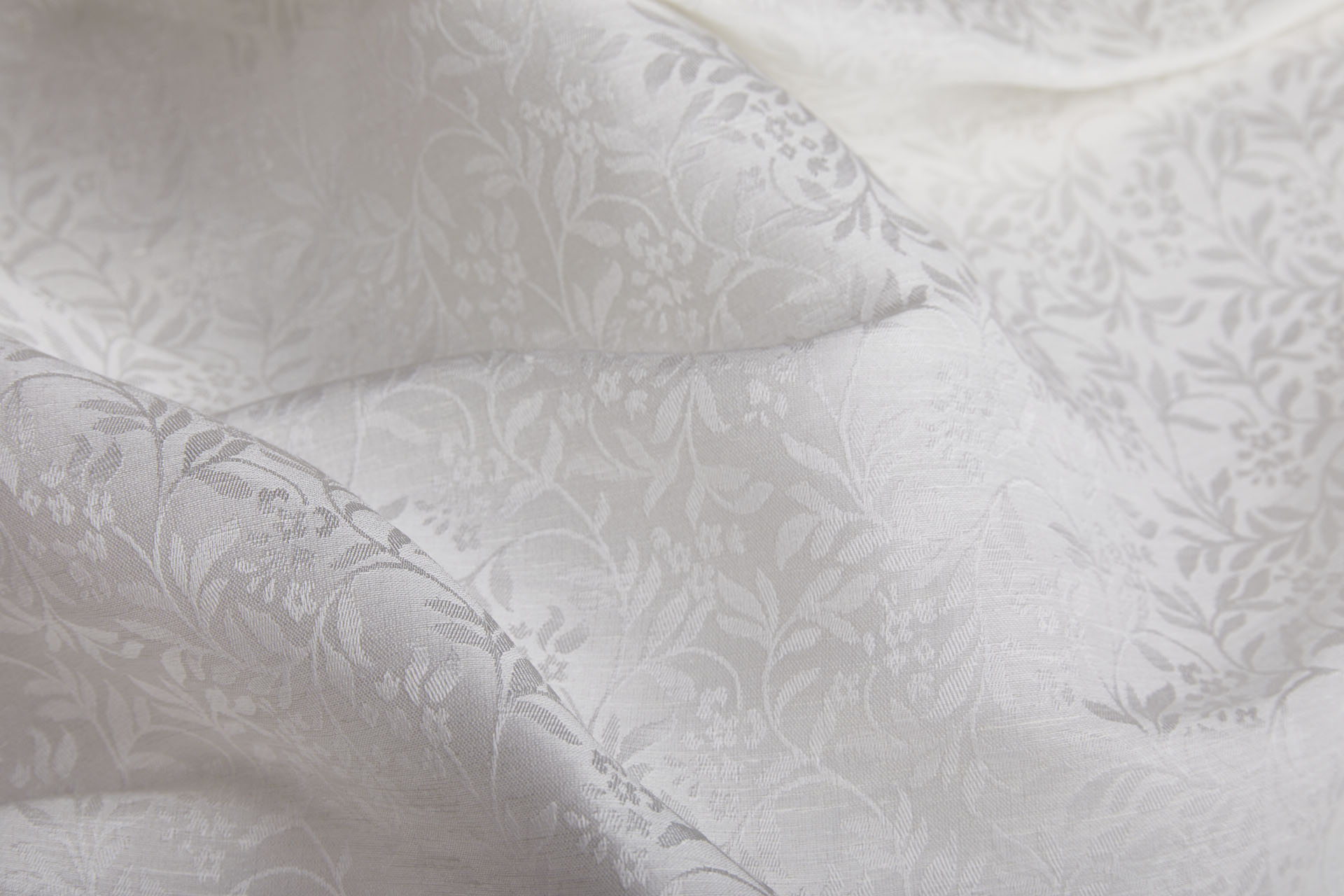 Willow Pattern Silk and Linen Jacquard in Ivory fabric