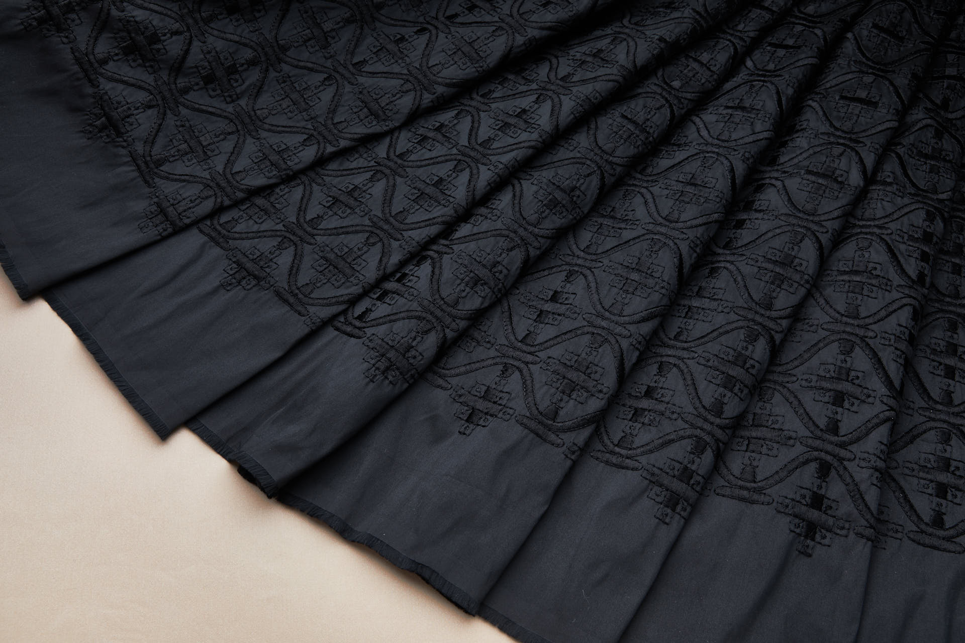 Black Decorative Ogee Trellis Pattern Embroidery fabric