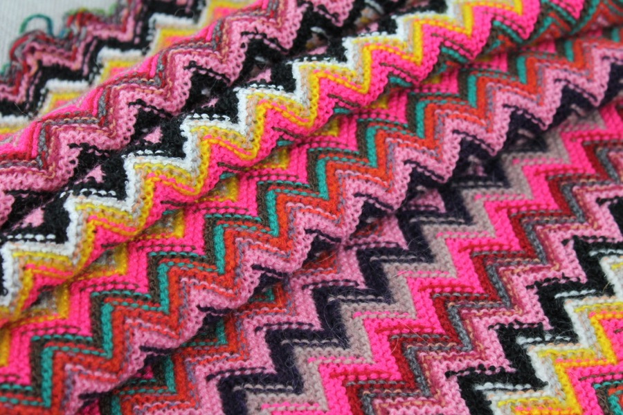 Zig Zag Knit - Pinks fabric