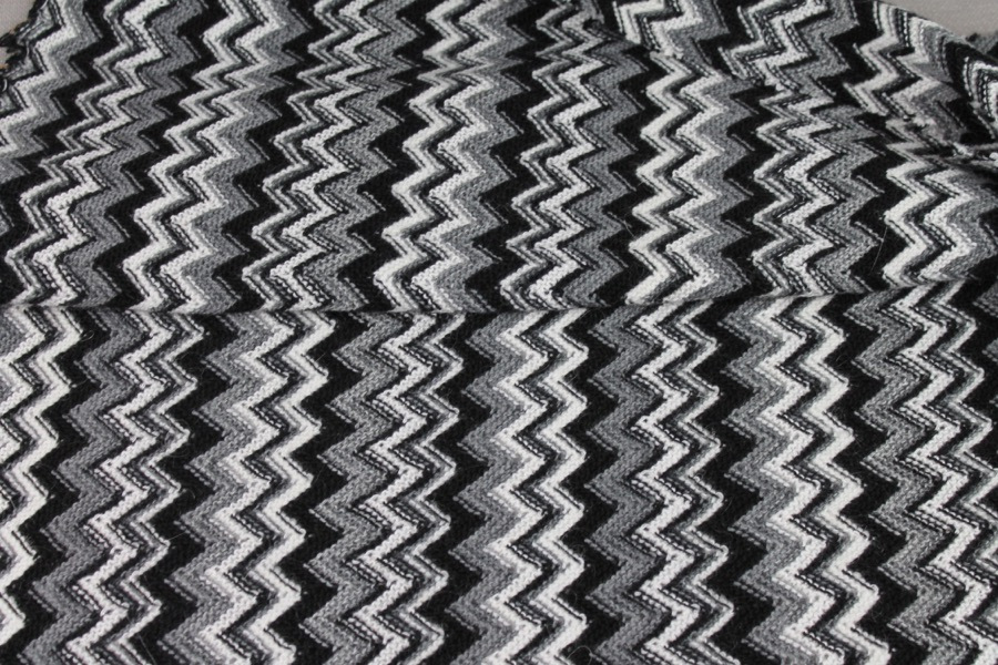Zig Zag Knit - Black and White - 0.3m Piece fabric, image 7 of 7