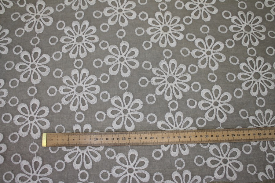 Cream Embroidered Floral Pattern on Ivory Organza - 0.3m Piece fabric, image 7 of 9