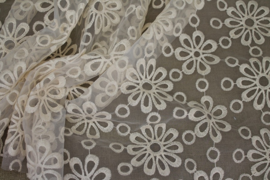 Cream Embroidered Floral Pattern on Ivory Organza - 0.3m Piece fabric, image 4 of 9