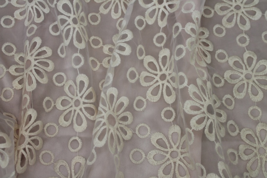 Cream Embroidered Floral Pattern on Ivory Organza - 0.3m Piece fabric, image 5 of 9