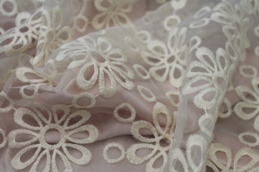 Cream Embroidered Floral Pattern on Ivory Organza - 0.3m Piece fabric, image 3 of 9