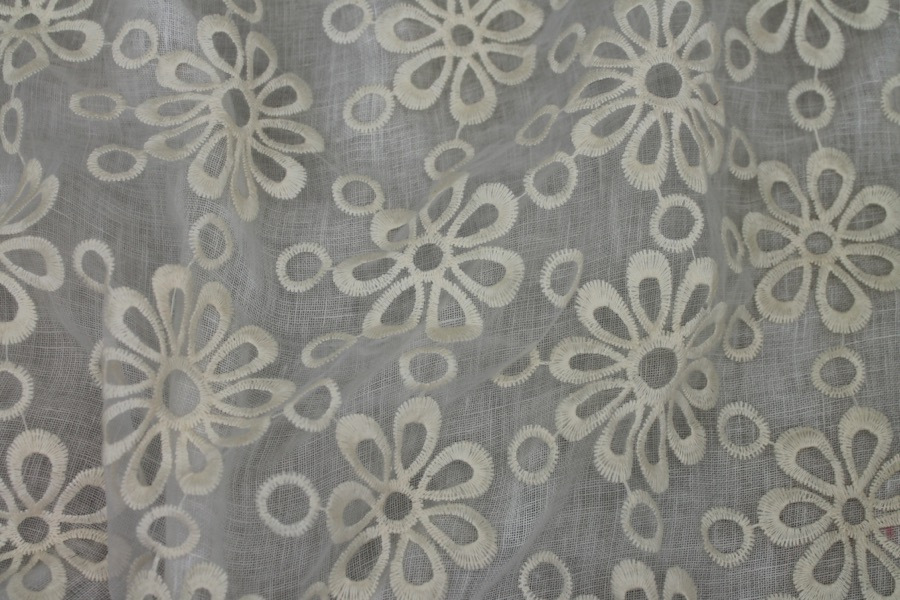 Cream Embroidered Floral Pattern on Ivory Organza - 0.3m Piece fabric, image 8 of 9