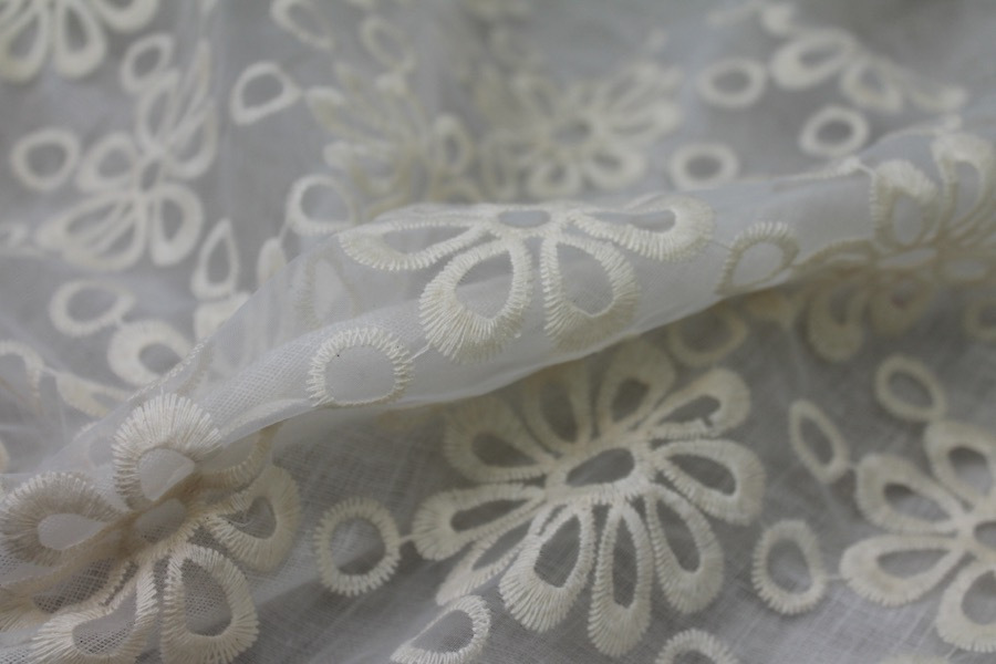 Cream Embroidered Floral Pattern on Ivory Organza - 0.3m Piece fabric, image 6 of 9