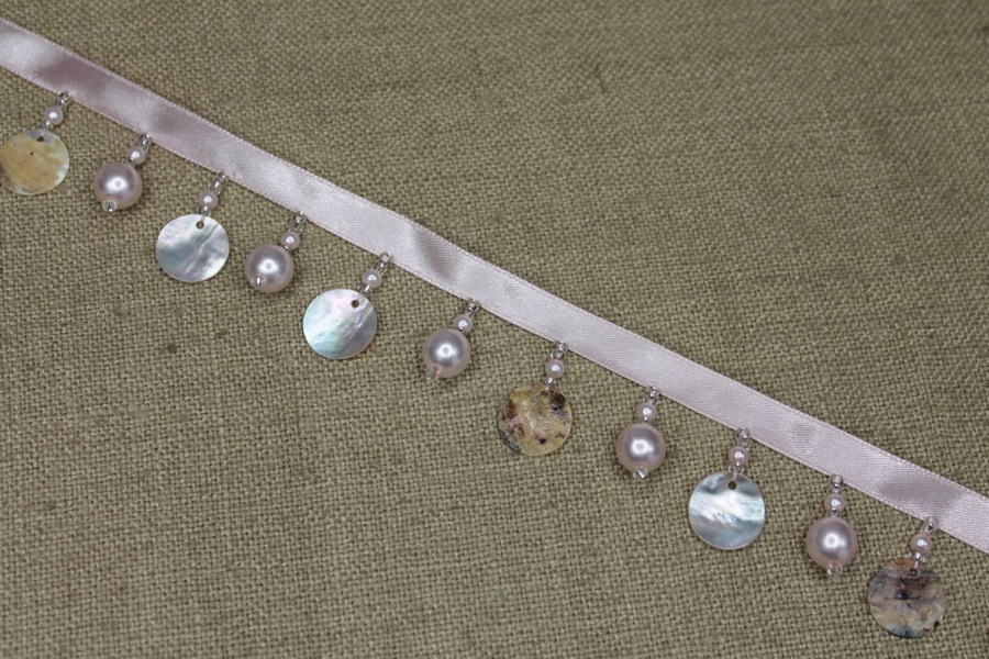 Pale Pink Beaded Pearl & Shell Trim, image 4 of 5