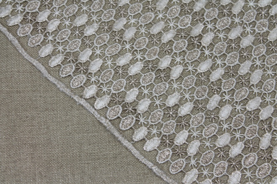 Metallic Guipure Lace - Oval and Star Pattern - Cream / Gold fabric, image 5 of 7
