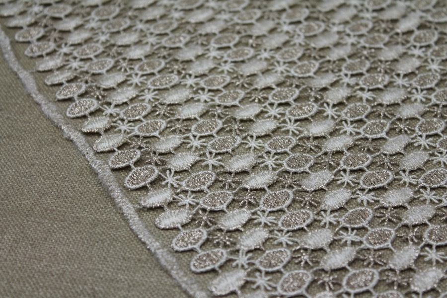 Metallic Guipure Lace - Oval and Star Pattern - Cream / Gold fabric, image 3 of 7