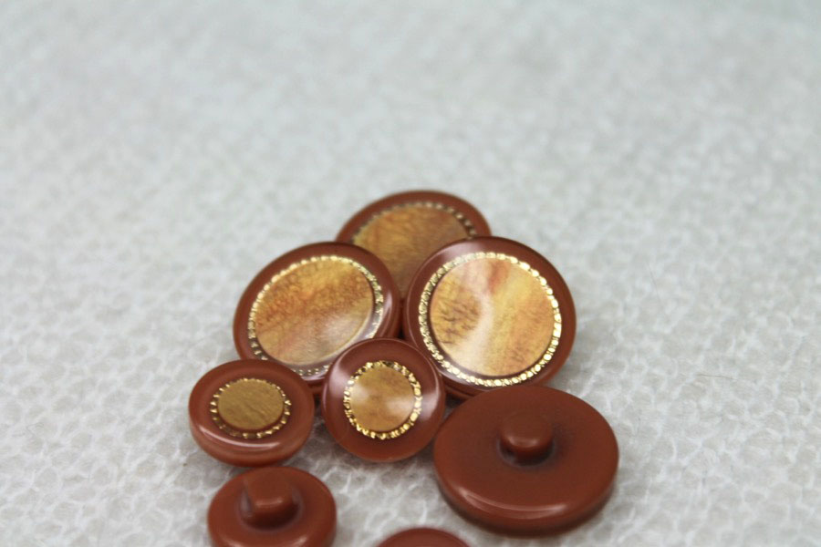 Round "Pearl" Resin and Gold Inlay Shank Button - Tan - 1.8cm, image 2 of 4
