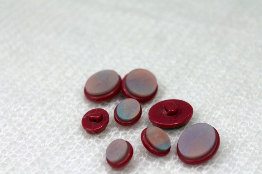 Oval "Shell" Resin Inlay Shank Button - Red - 1.7cm, image 3 of 4