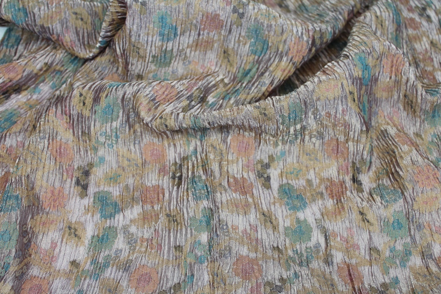 Crinkled Jacquard Metallic Organza - Mauve/Old Gold fabric, image 2 of 5
