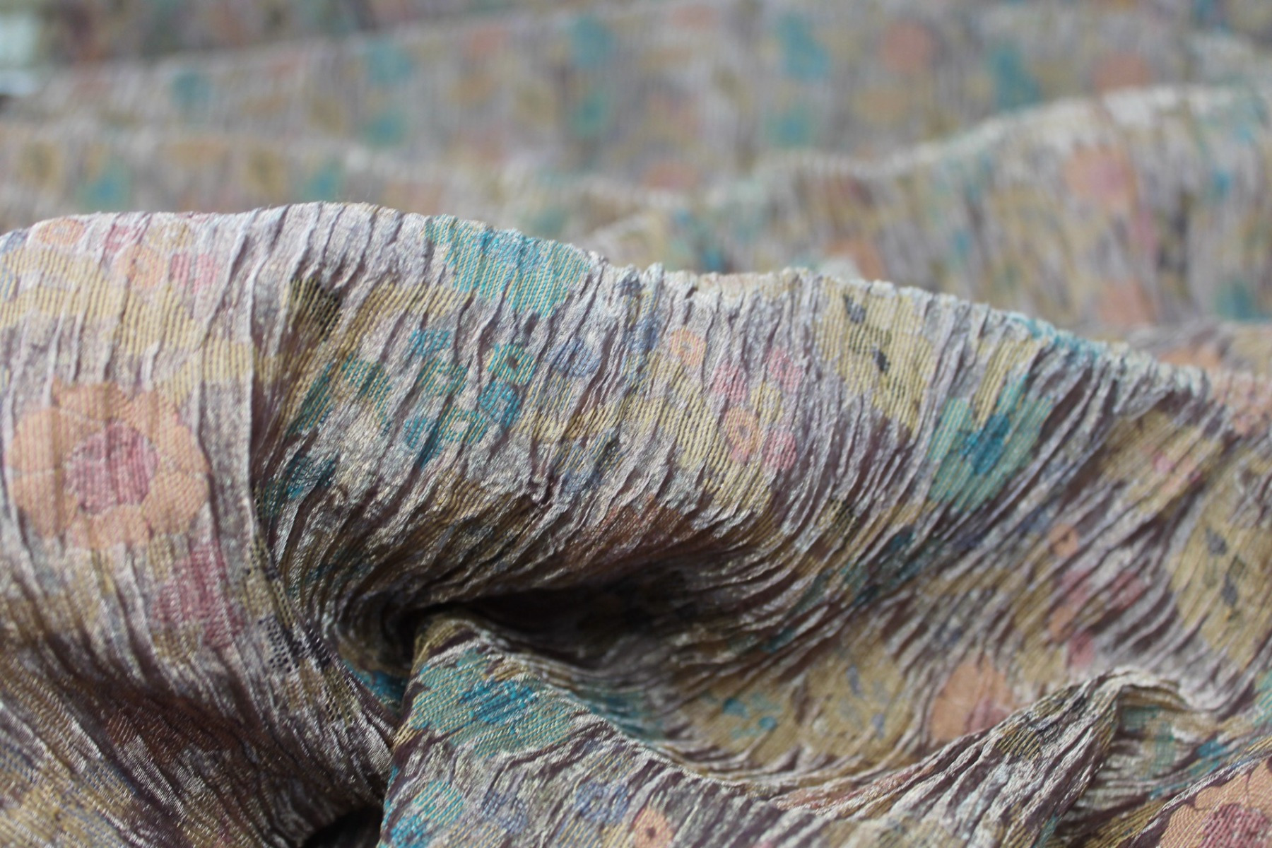 Crinkled Jacquard Metallic Organza - Mauve/Old Gold fabric