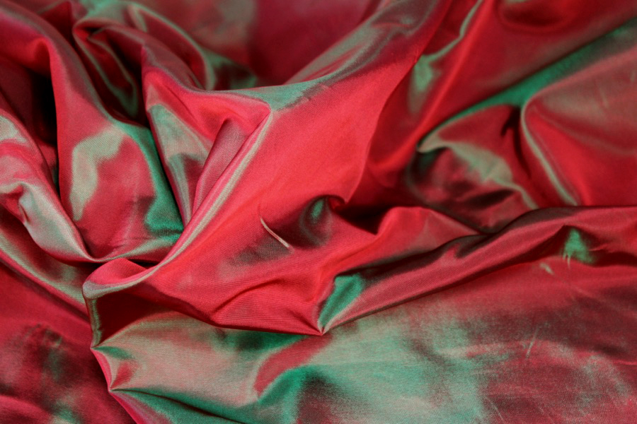 Acetate Taffeta - Red shot Green - 1.3m Piece fabric, image 6 of 7