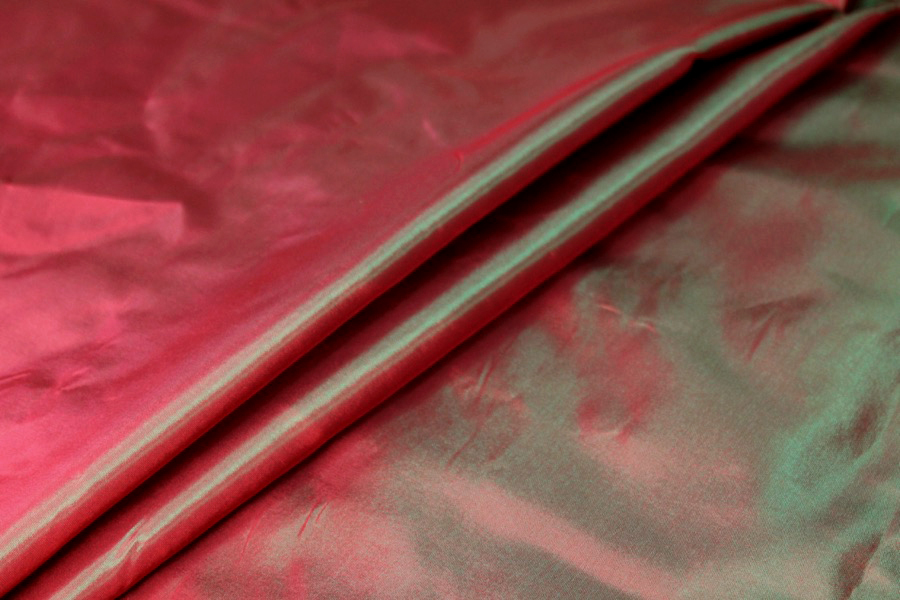 Acetate Taffeta - Red shot Green - 1.3m Piece fabric, image 3 of 7