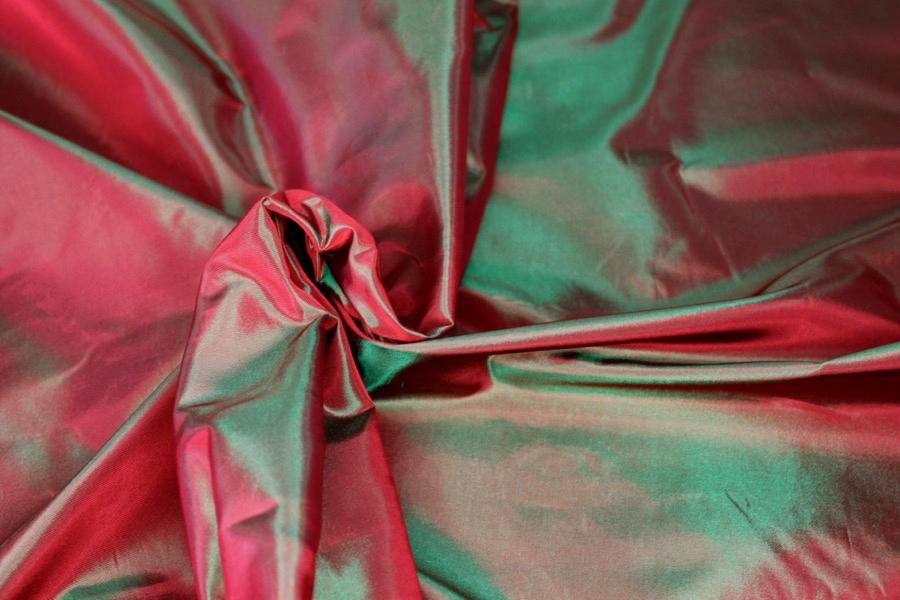 Acetate Taffeta - Red shot Green - 1.3m Piece fabric, image 4 of 7