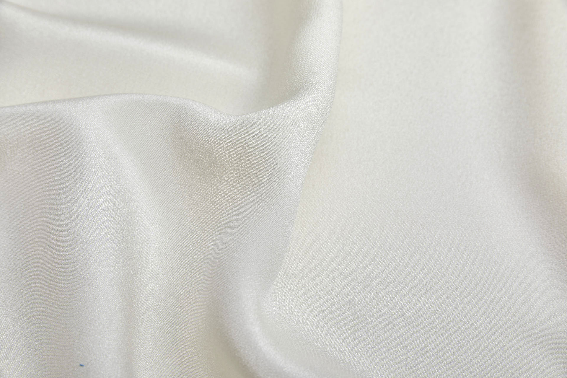 Medium Silk Crepe Grainy Texture - Vintage Ivory fabric, image 2 of 5