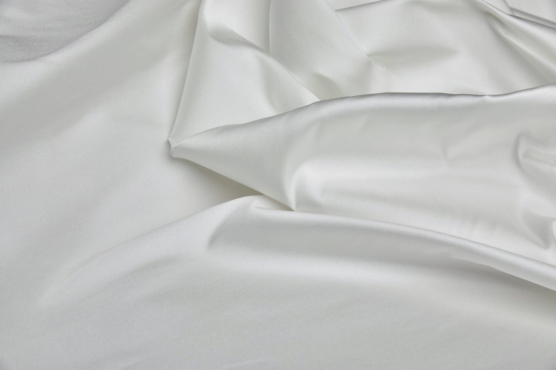 Pale Ivory Sustainable Polyester Zibeline / Mikado fabric, image 2 of 9