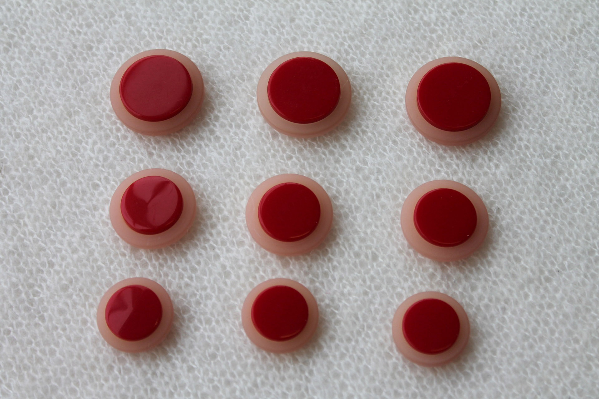 Red and White Round Resin Button - 3cm, image 2 of 3
