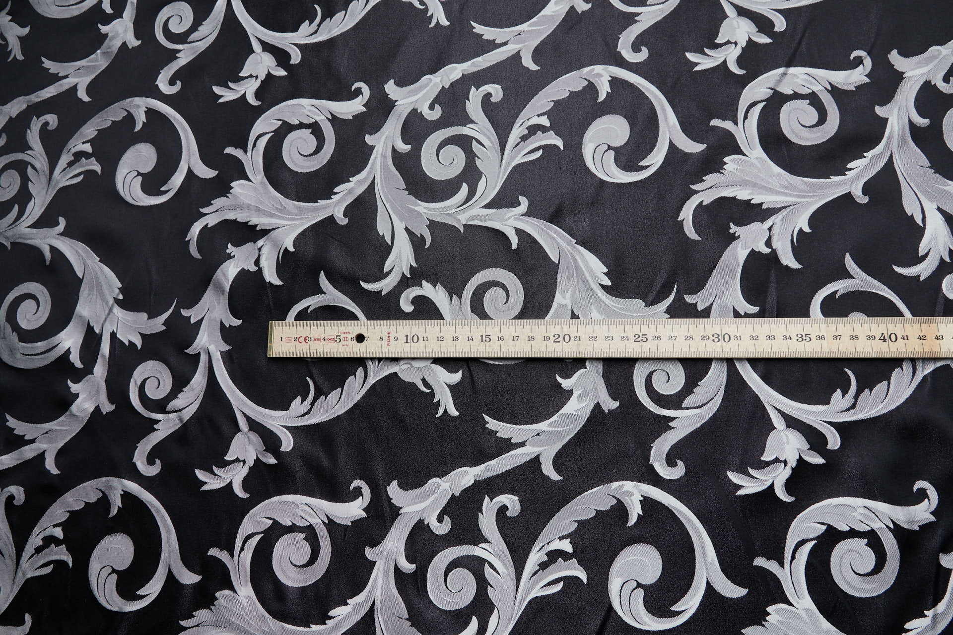 Large Scroll Reversible Pattern Silk Jacquard in Black and White fabric, image 11 of 14