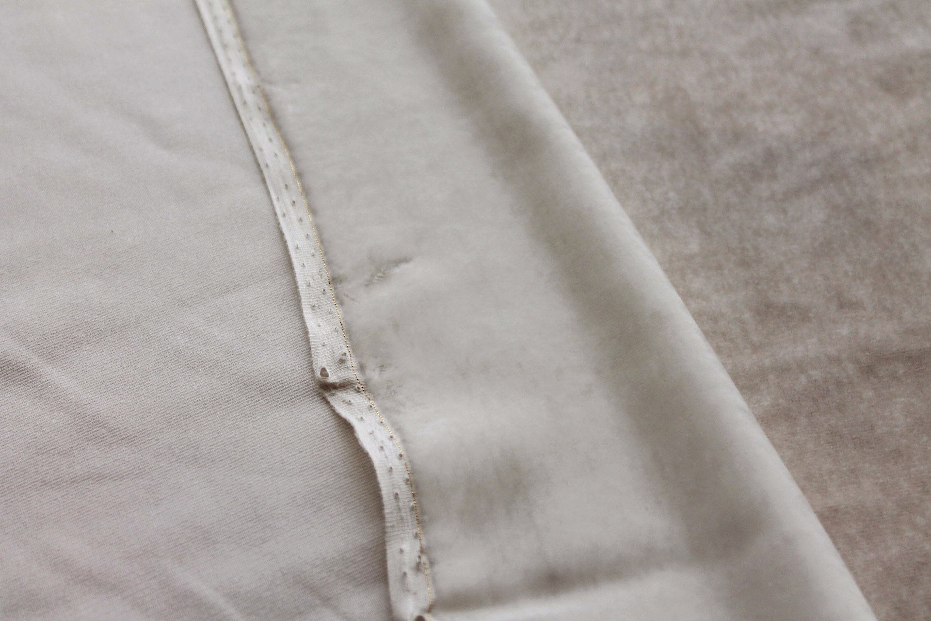 Stretch Silk Velvet - Ivory - 110cm wide fabric, image 3 of 6