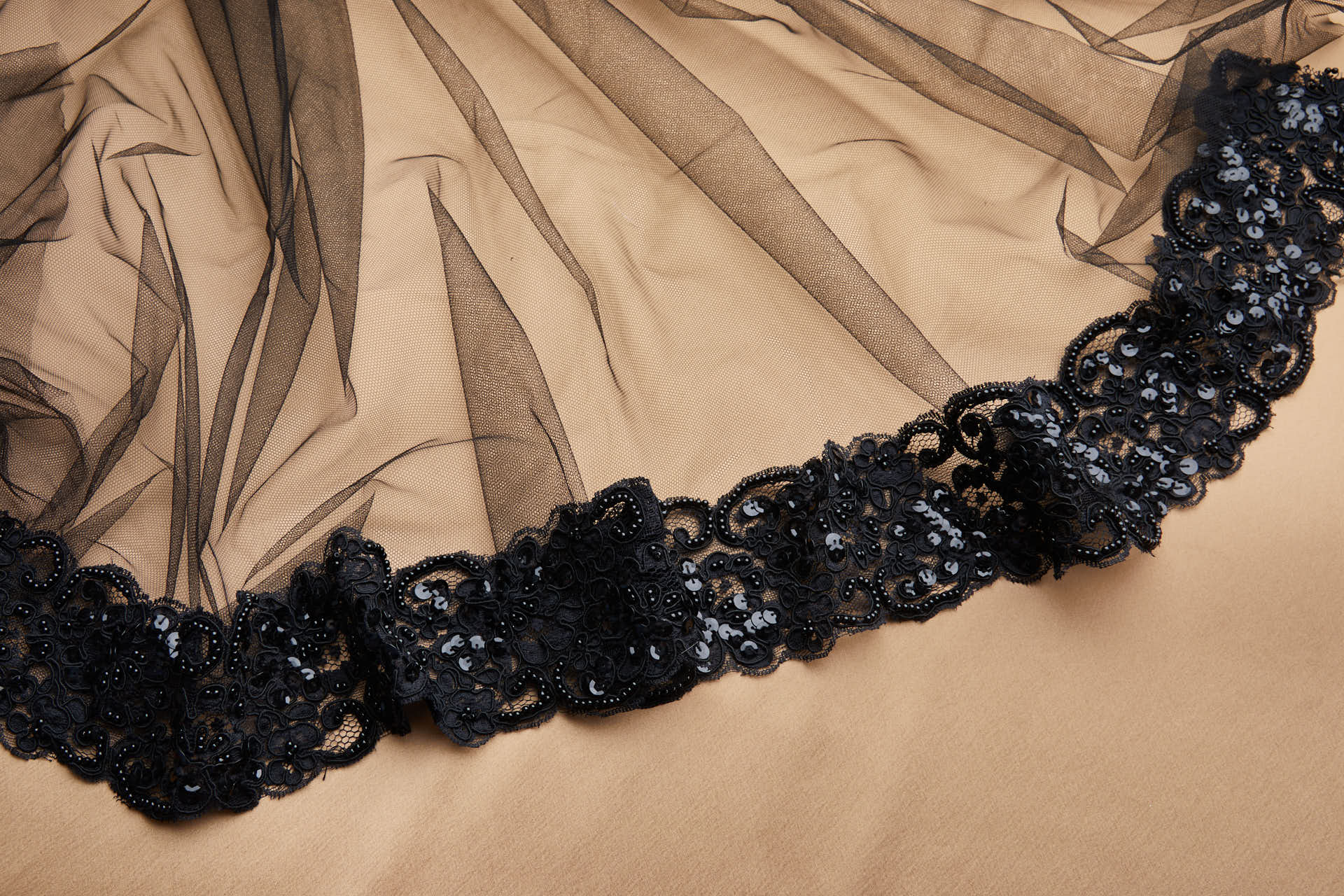 Beaded Corded Leavers Lace in Black trim, image 2 of 7